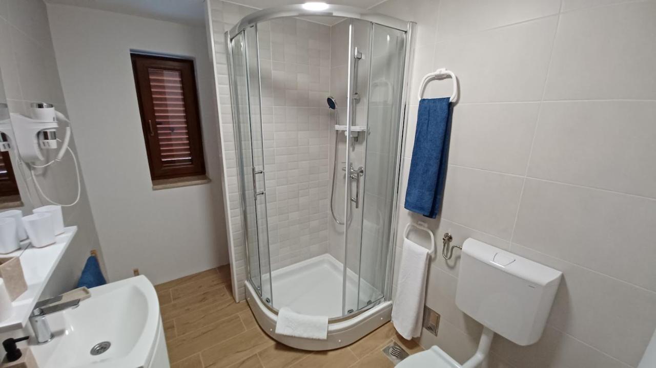 Amaryllis Residence, Apartment Diana & Deluxe Rooms With Shared Kitchen Veli Lošinj Exterior foto