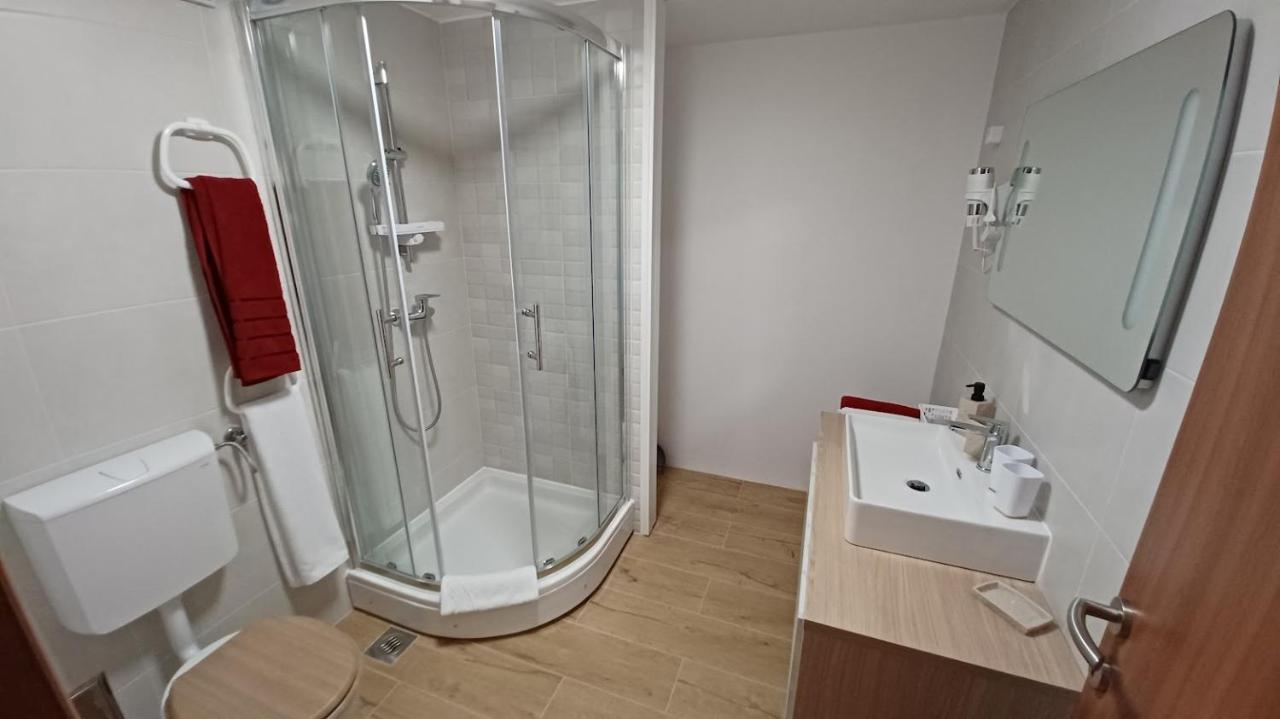 Amaryllis Residence, Apartment Diana & Deluxe Rooms With Shared Kitchen Veli Lošinj Exterior foto