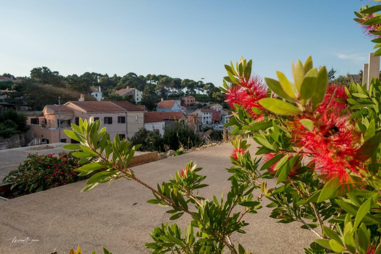 Amaryllis Residence, Apartment Diana & Deluxe Rooms With Shared Kitchen Veli Lošinj Exterior foto