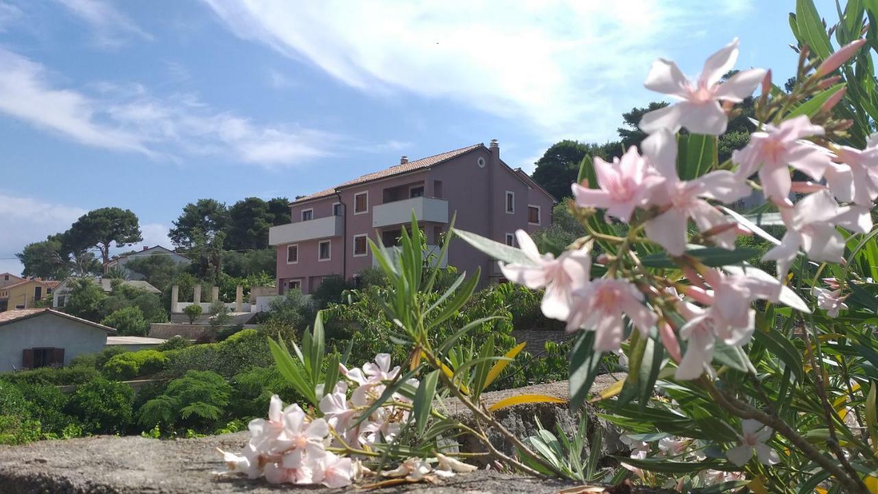 Amaryllis Residence, Apartment Diana & Deluxe Rooms With Shared Kitchen Veli Lošinj Exterior foto